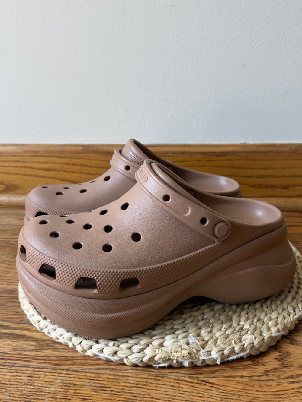 Crocs WOMEN'S BAE CLOG
Size 9